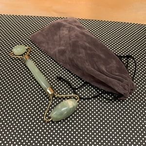 💚BRAND NEW FROM MY BOUTIQUE💚 Authentic Jade Facial Roller